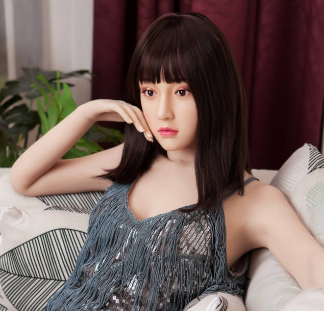 成人娃娃頭雕為什么選擇硅膠材質的？